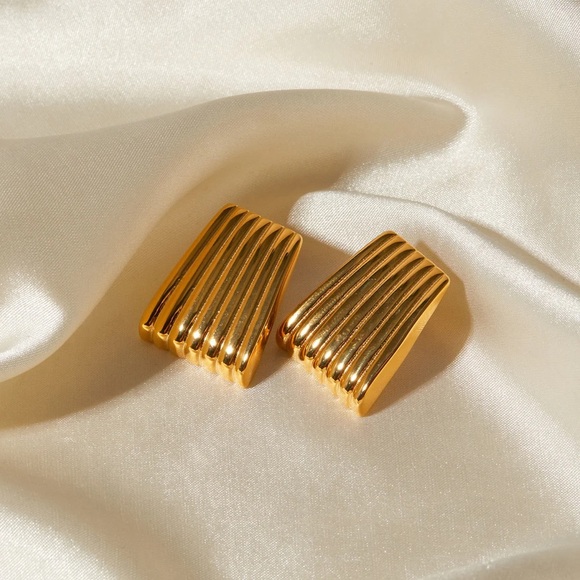 18K Gold Geometric Rectangular Earrings*Vintage Earrings*Ribbed Earrings*JD - Picture 4 of 6